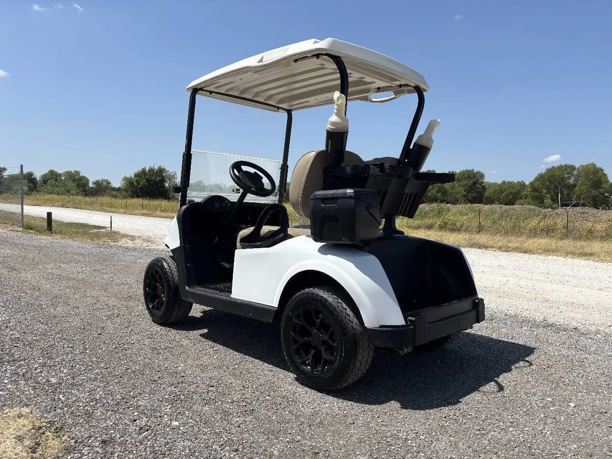 2023 E-Z-GO RXV ELiTE Lithium thumb 3