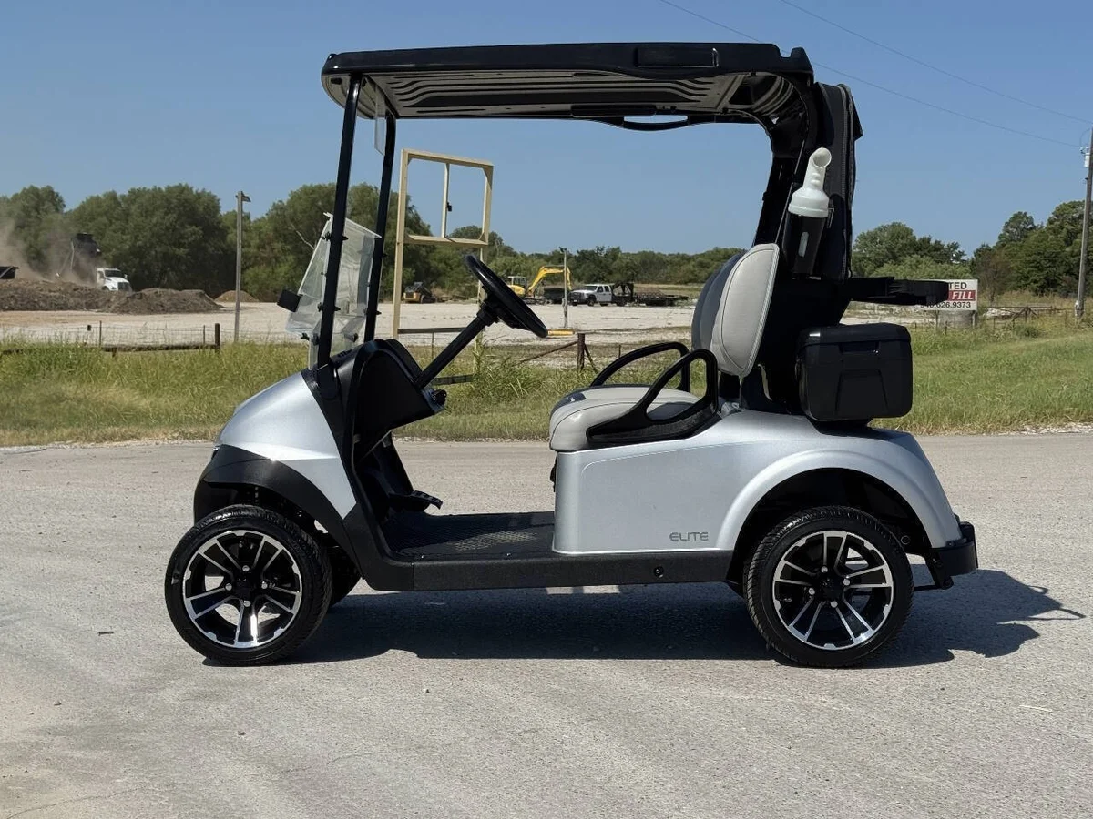2024 E-Z-GO RXV ELiTE Lithium thumb 2