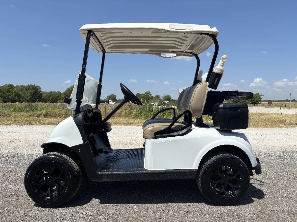 2023 E-Z-GO RXV ELiTE Lithium thumb 2