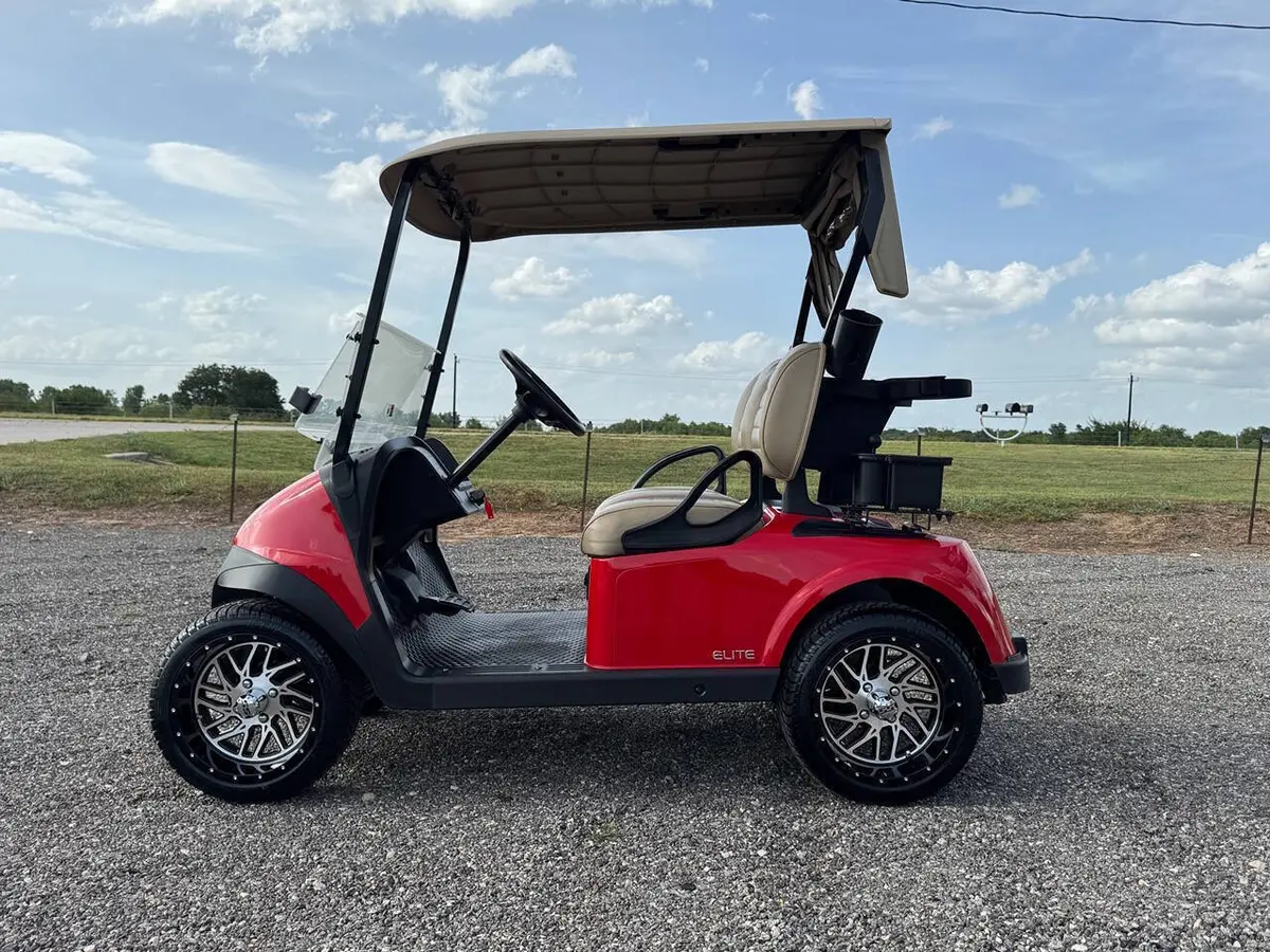 2024 E-Z-GO RXV ELiTE Lithium thumb 4