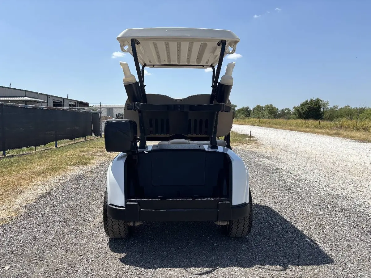 2023 E-Z-GO RXV ELiTE Lithium thumb 4