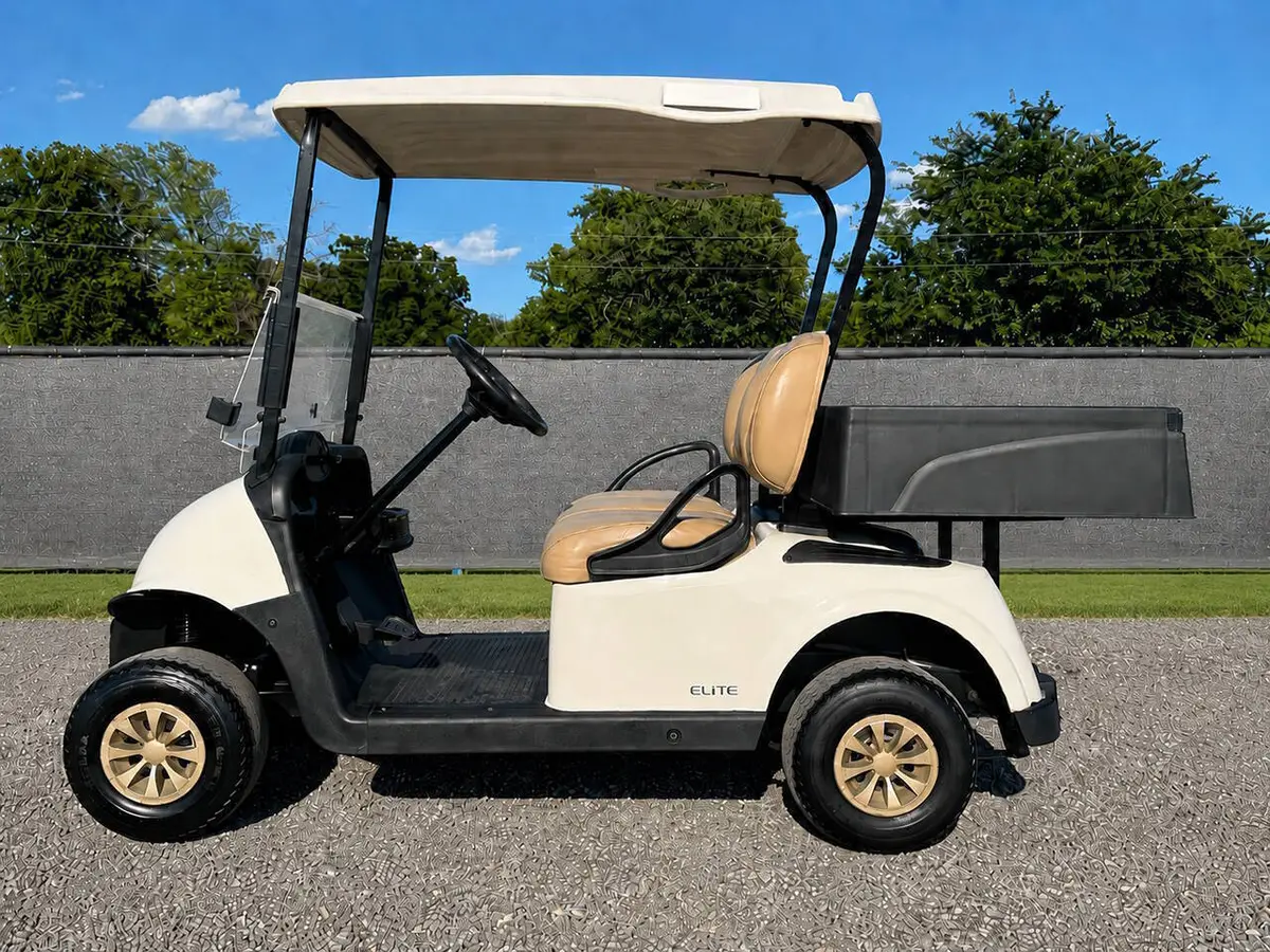 2023 E-Z-GO RXV ELiTE Lithium thumb 2