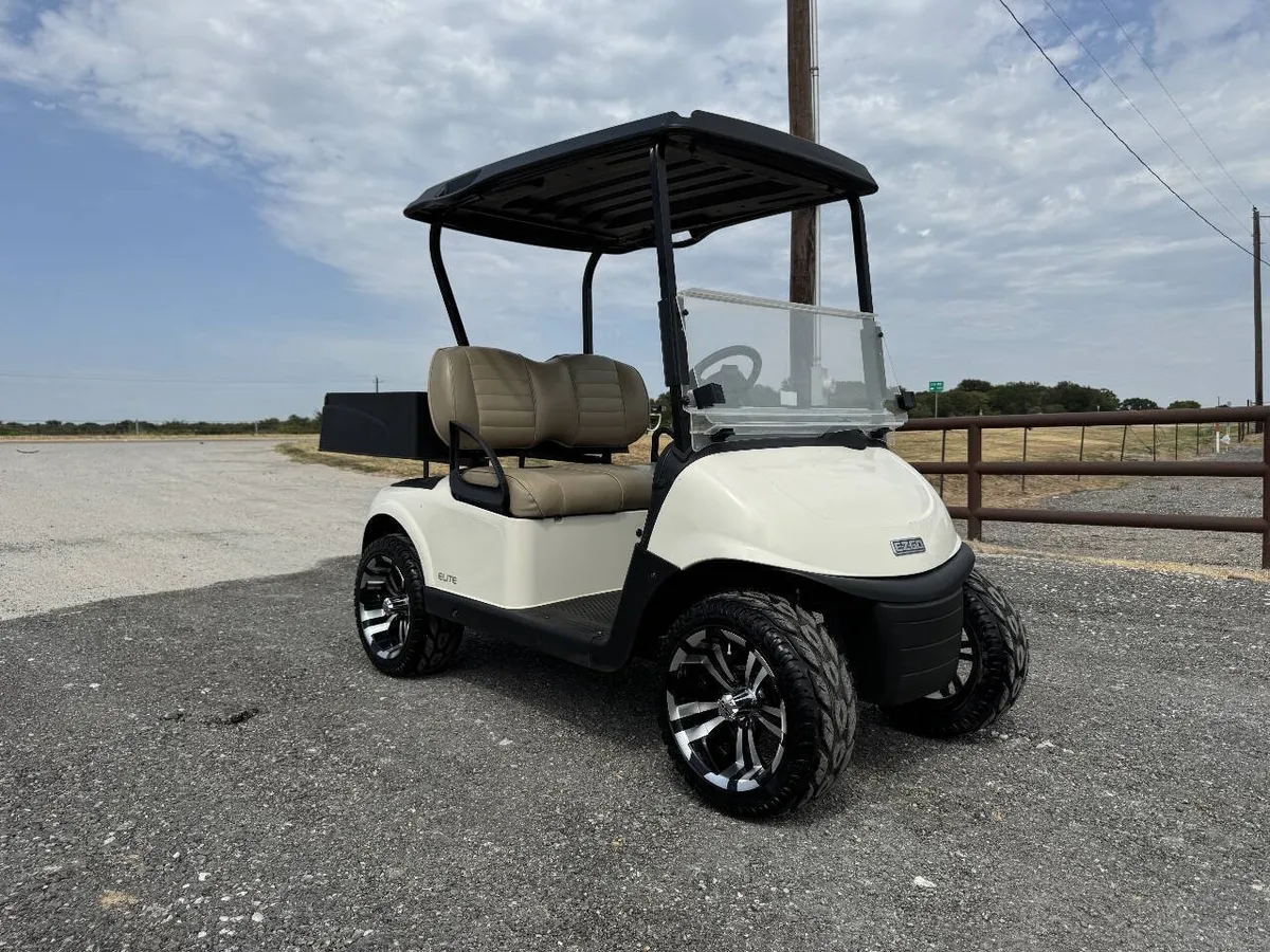 2023 E-Z-GO RXV ELiTE Lithium thumb 2
