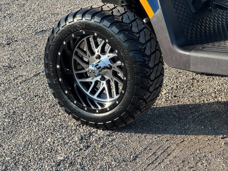 2025 E-Z-GO RXV ELiTE Lithium thumb 3
