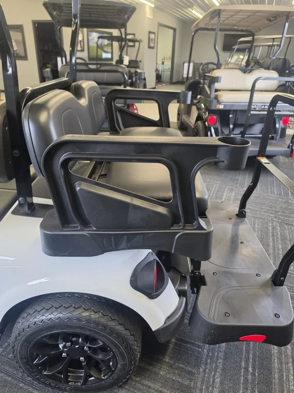 2027 E-Z-GO RXV Valor 4 thumb 4