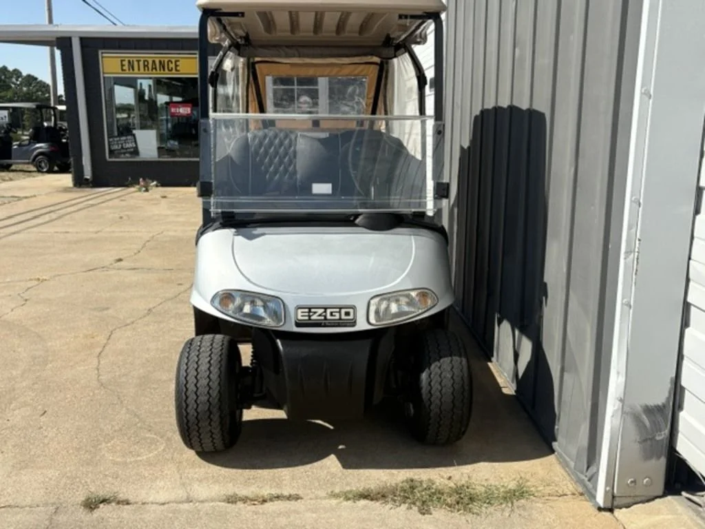 2015 E-Z-GO RXV thumb 3
