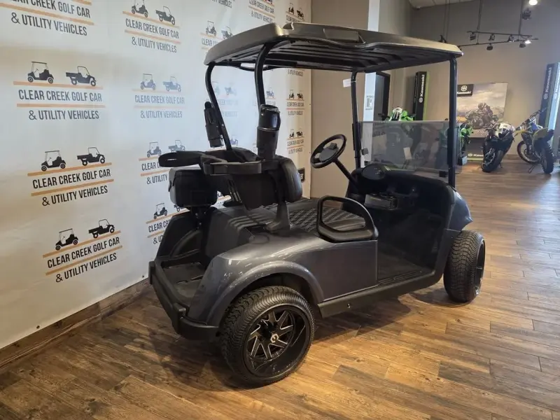 2022 E-Z-GO RXV thumb 3