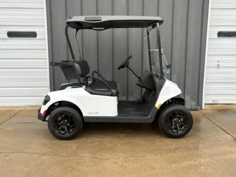 2027 E-Z-GO RXV 2 Valor S + 13.5 Gas Bright White thumb 2