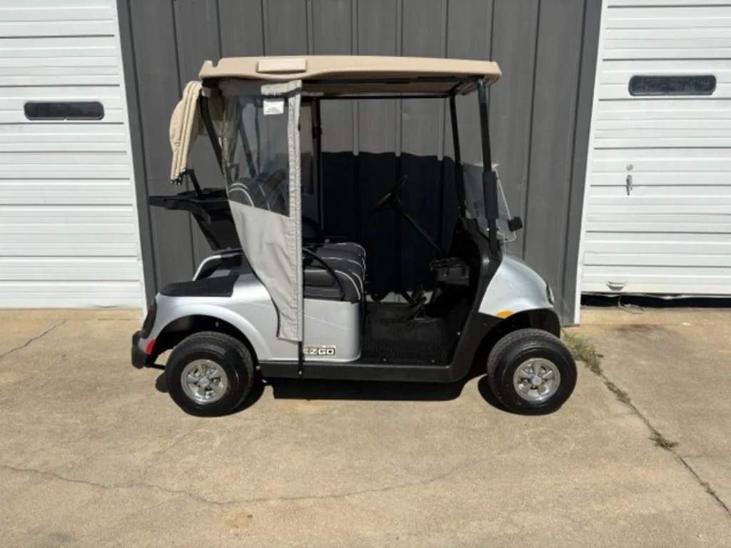 2015 E-Z-GO RXV thumb 2