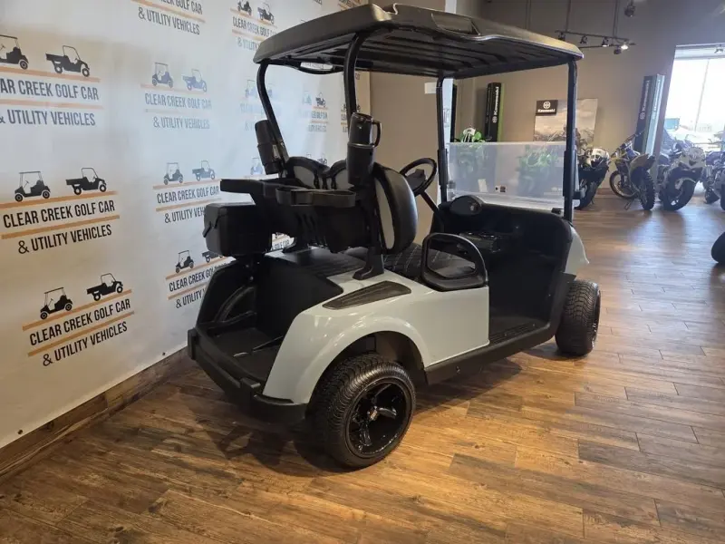 2022 E-Z-GO RXV thumb 3