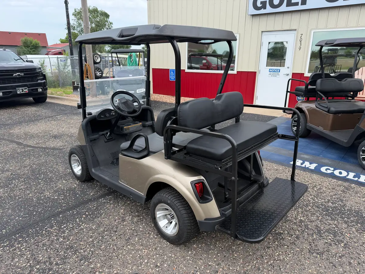 2017 E-Z-GO RXV thumb 4