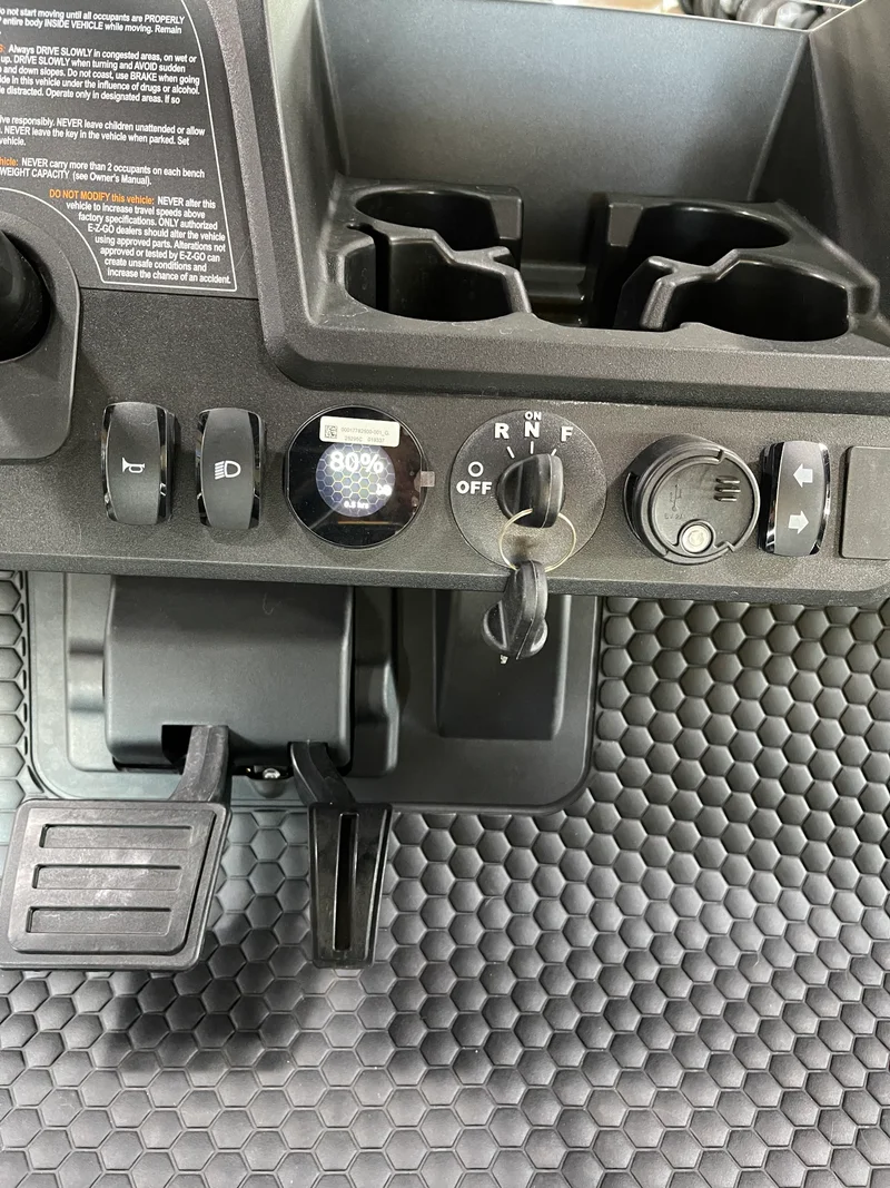 2026 E-Z-GO RXV ELiTE Lithium thumb 3