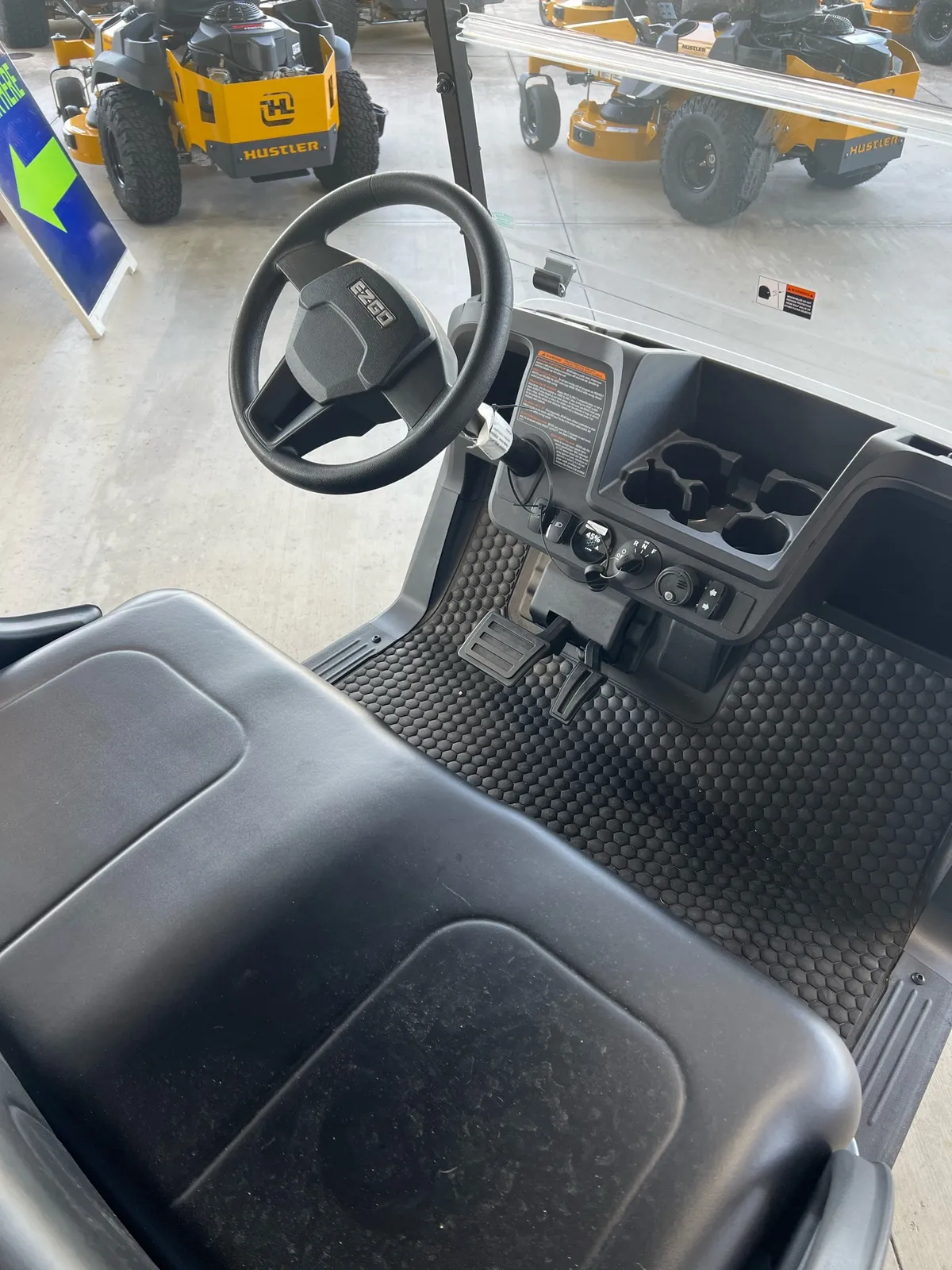 2026 E-Z-GO RXV thumb 4