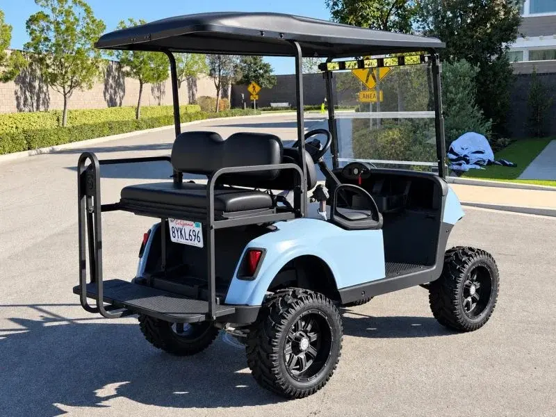 2021 E-Z-GO RXV thumb 3