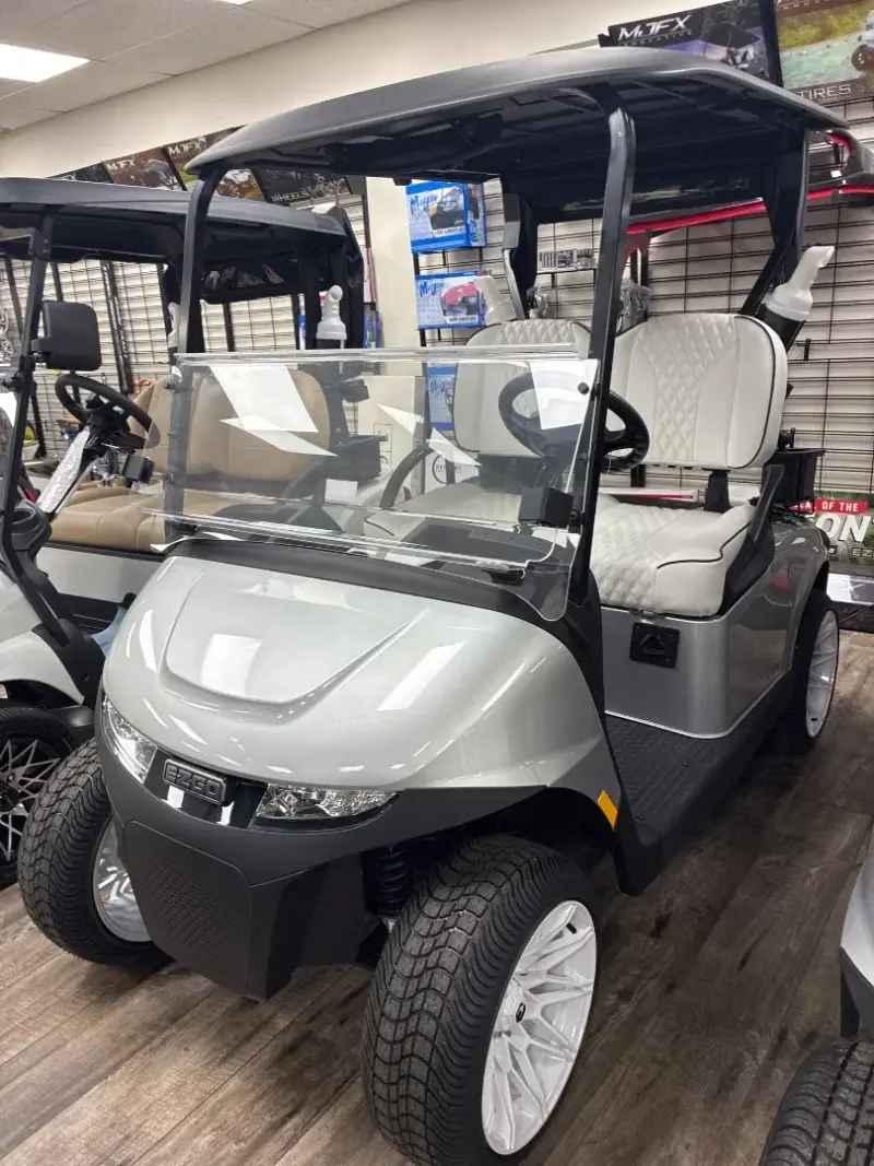 2025 E-Z-GO RXV