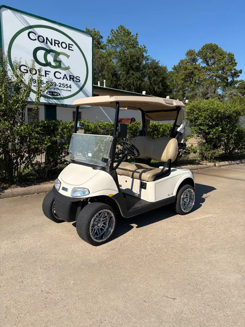 2022 E-Z-GO RXV photo 1