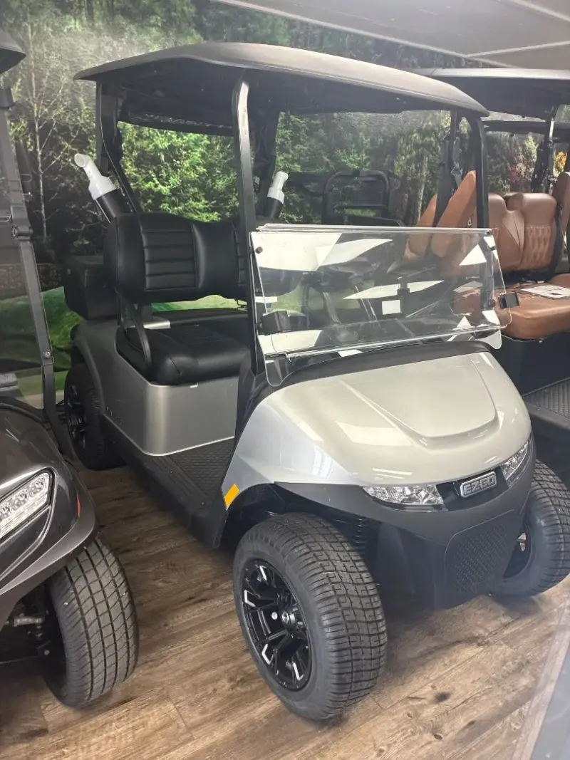 2025 E-Z-GO RXV photo 1