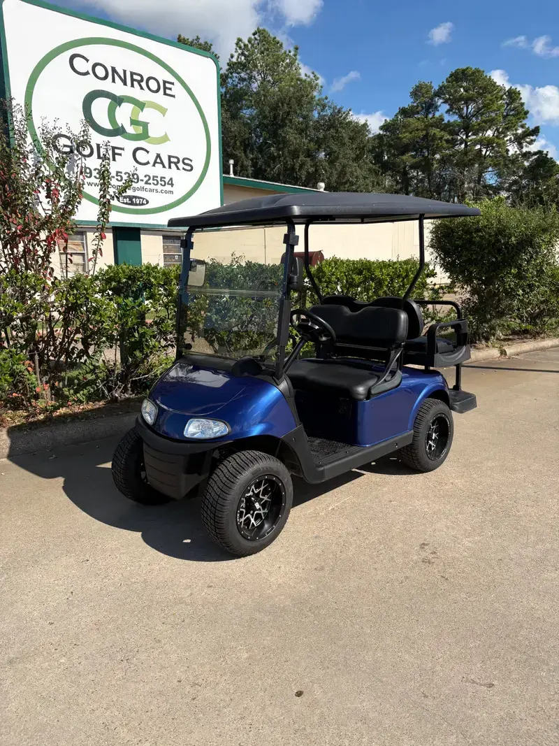 2022 E-Z-GO RXV 2+2 photo 1