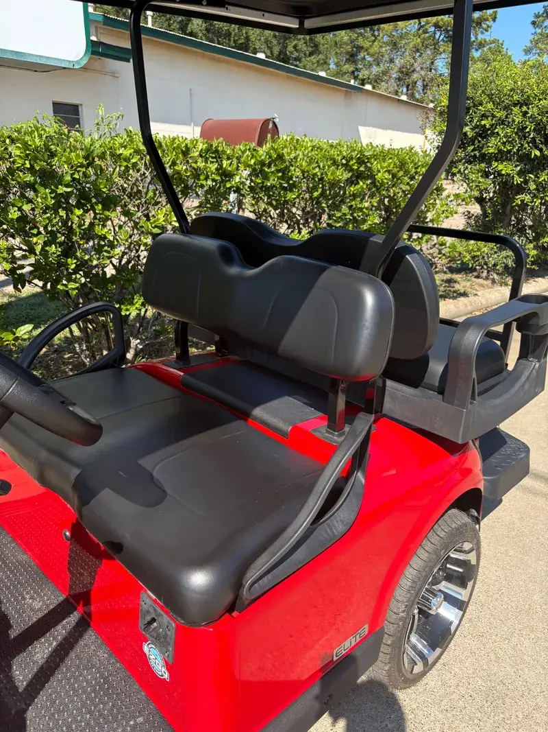 2021 E-Z-GO RXV ELiTE Lithium thumb 3