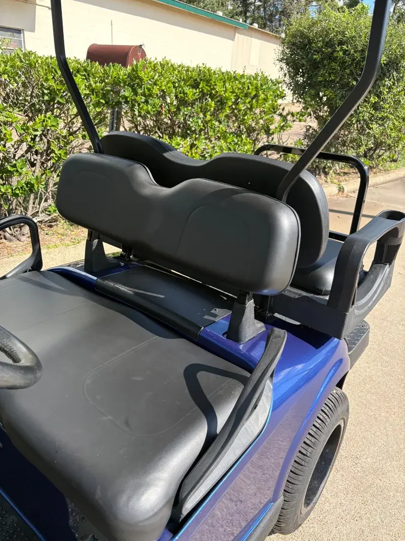 2022 E-Z-GO RXV 2+2 thumb 3
