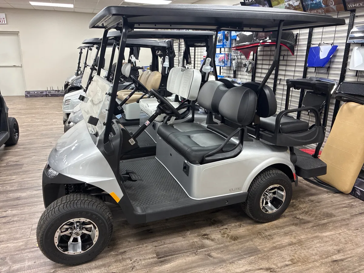 2025 E-Z-GO RXV 2+2 thumb 2