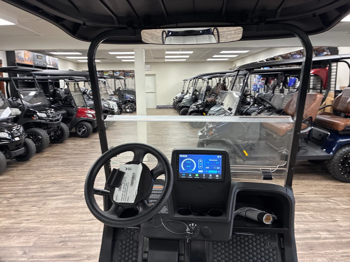 2026 E-Z-GO RXV ELiTE Lithium thumb 3