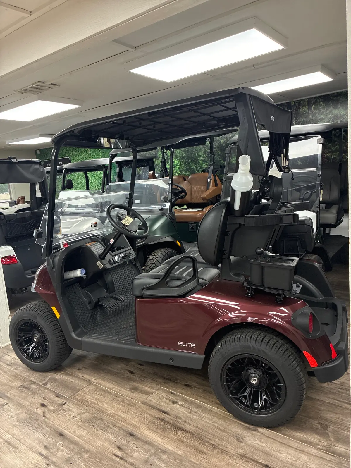 2025 E-Z-GO RXV ELiTE Lithium thumb 3