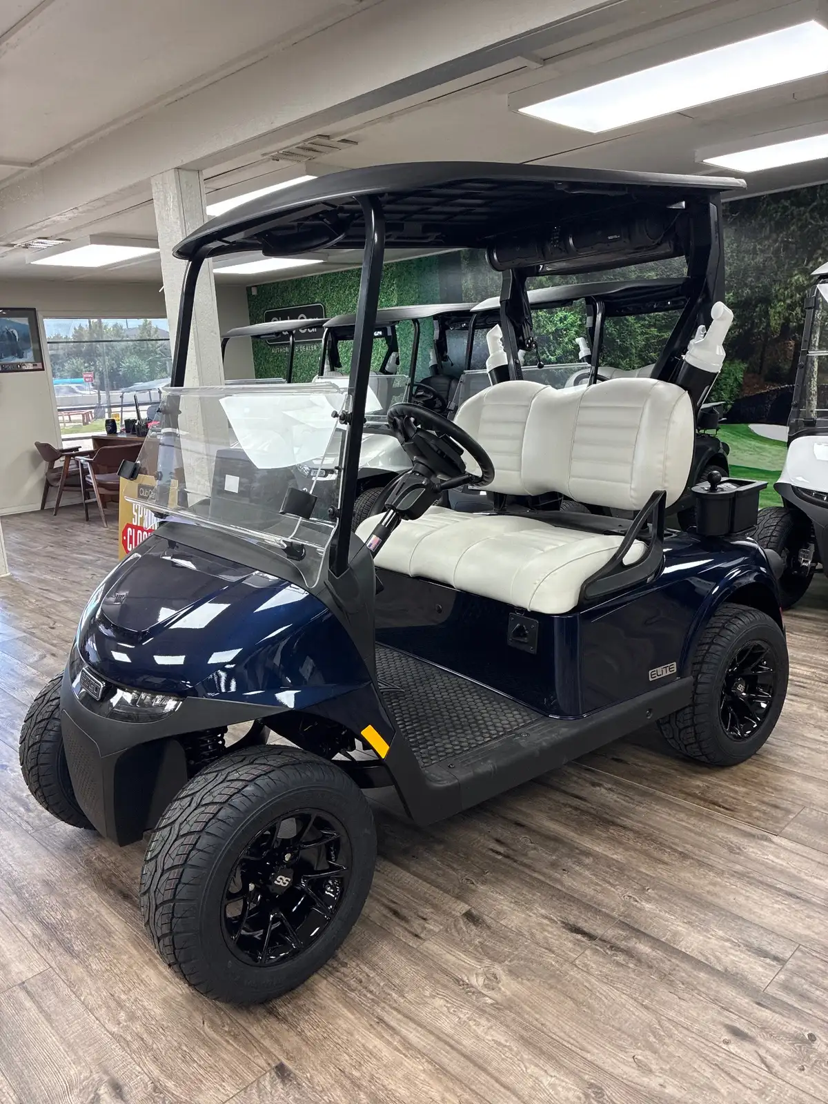 2026 E-Z-GO RXV ELiTE Lithium thumb 2