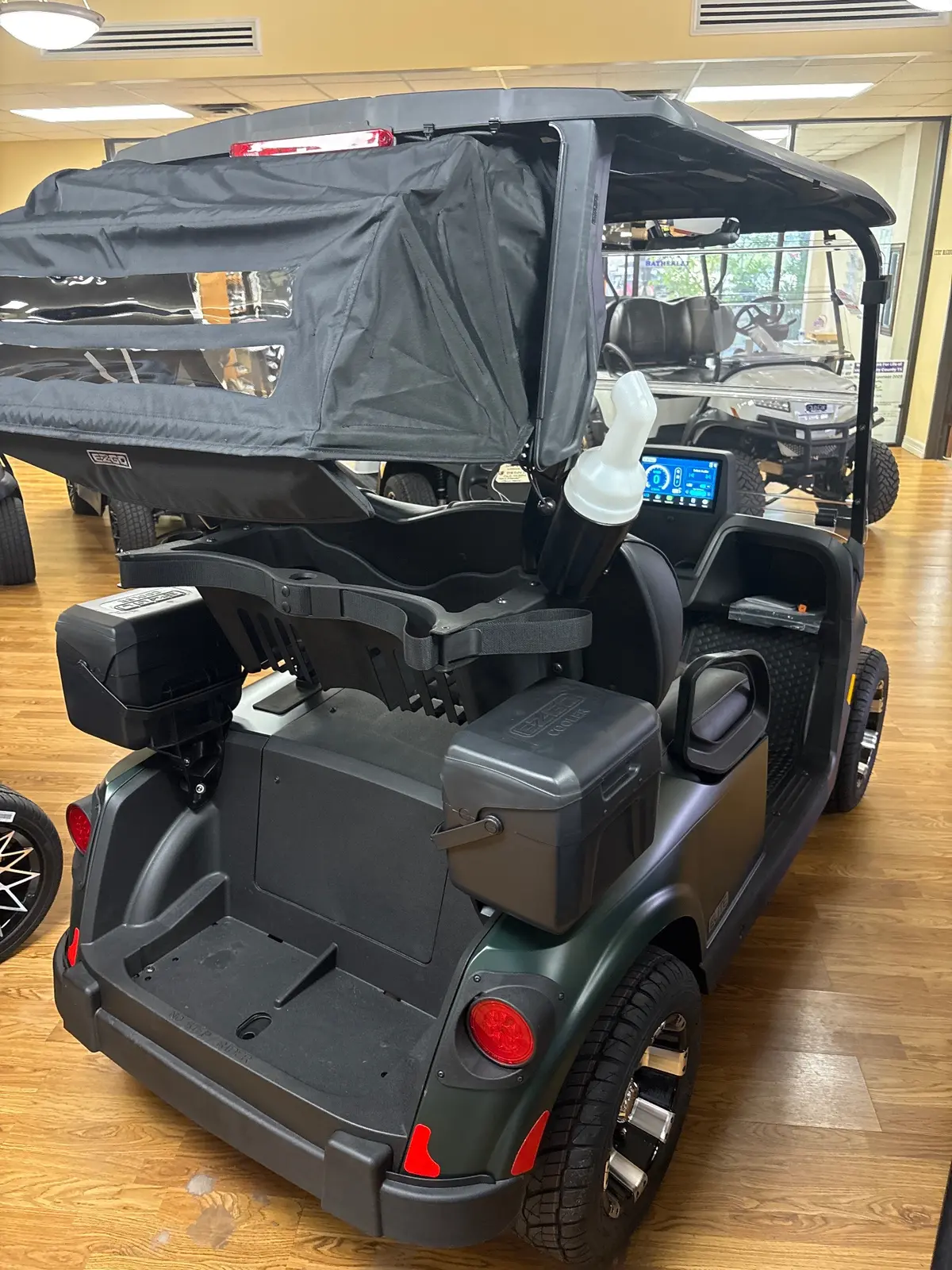 2026 E-Z-GO RXV ELiTE Lithium thumb 3