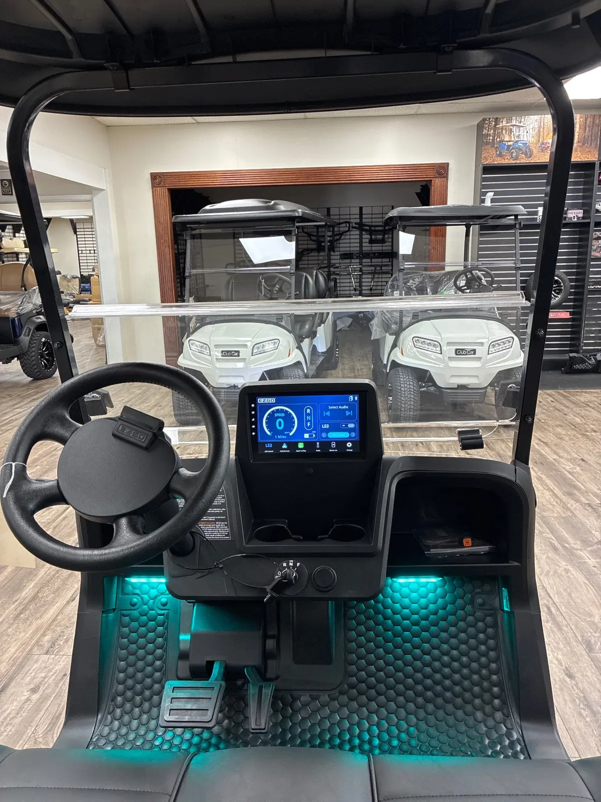 2026 E-Z-GO RXV ELiTE Lithium thumb 4