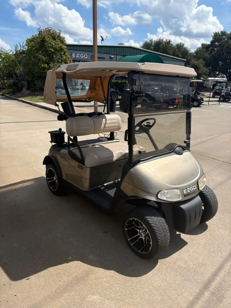 2015 E-Z-GO RXV thumb 3