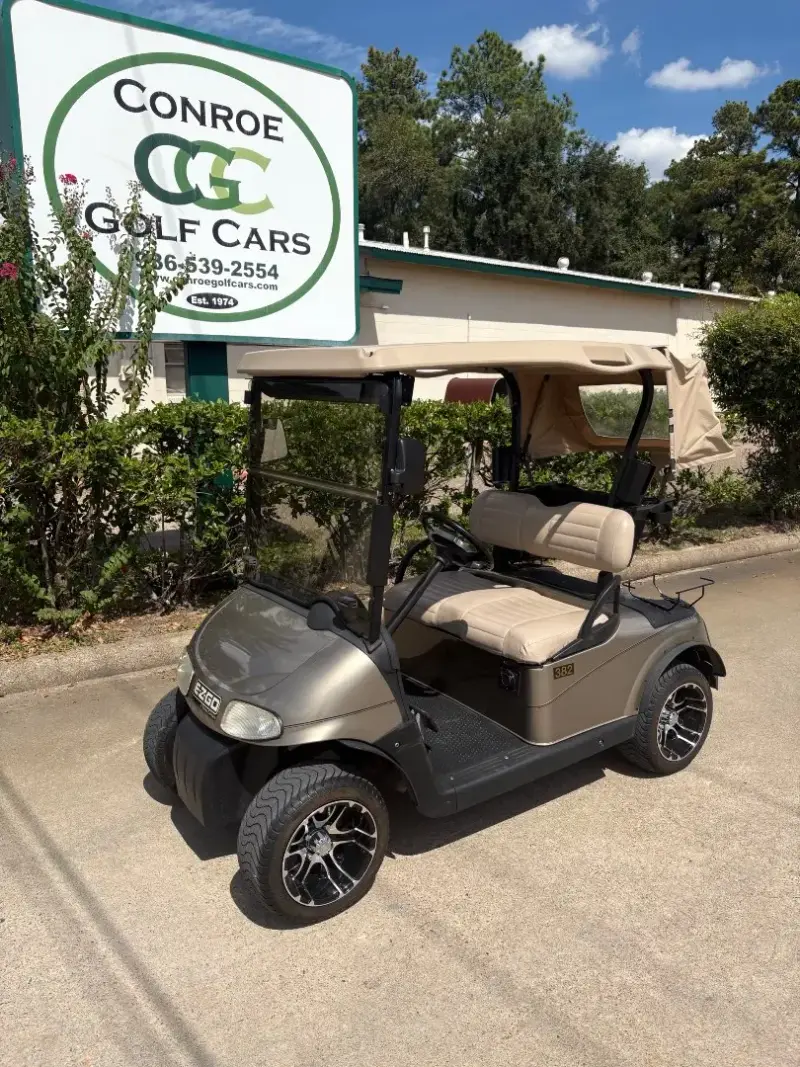 2015 E-Z-GO RXV photo 1
