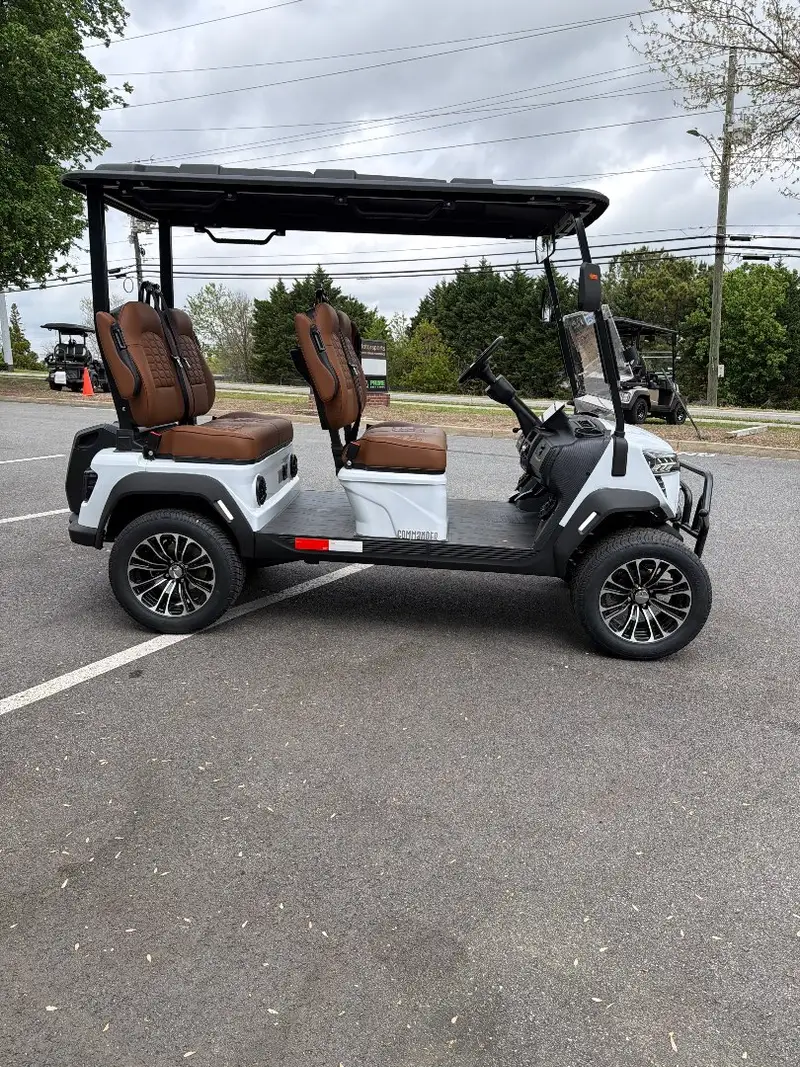 2026 Voyager EV Commander thumb 4