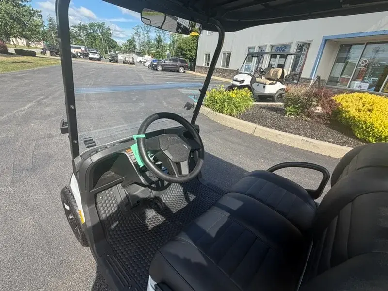 2026 E-Z-GO RXV ELITE 2/2 thumb 3