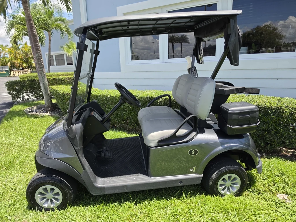 2024 E-Z-GO RXV EX1 Gas thumb 3