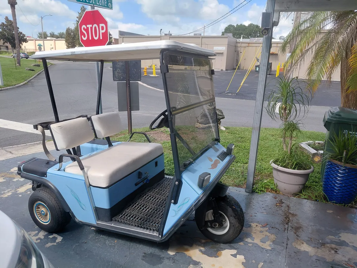 1991 E-Z-GO silver photo 1