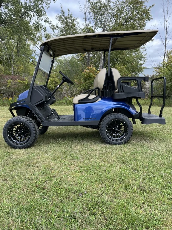 2026 E-Z-GO Express photo 2