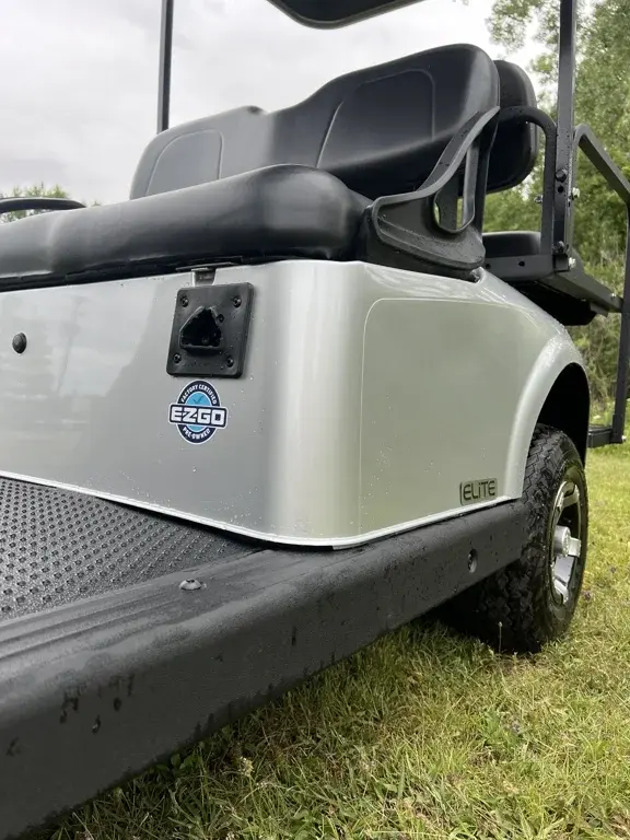 2021 E-Z-GO RXV photo 7