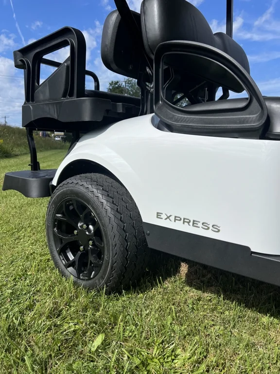 2027 E-Z-GO Express photo 6