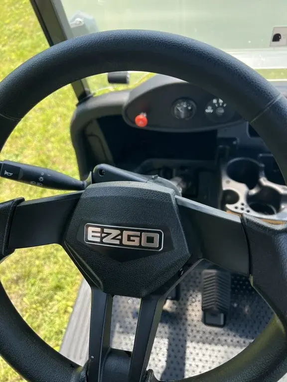 2021 E-Z-GO RXV photo 4