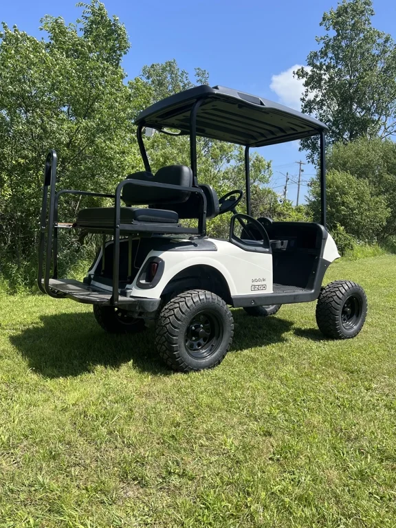 2015 E-Z-GO RXV photo 4