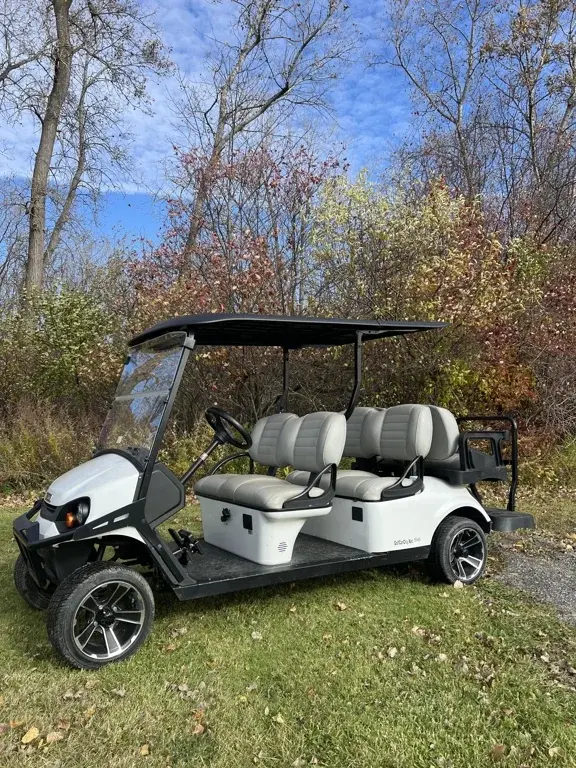 2022 E-Z-GO Express photo 1
