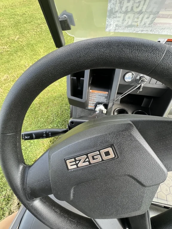 2027 E-Z-GO Express photo 10