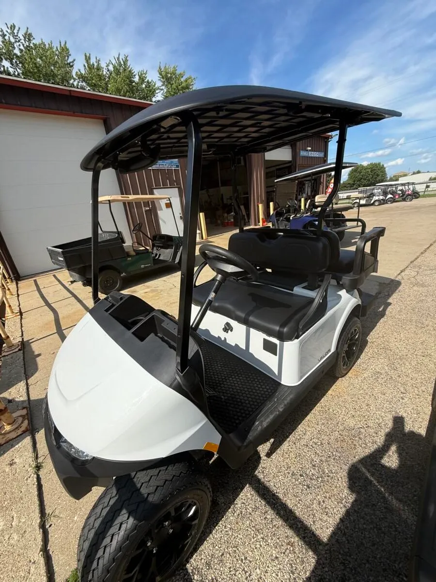 2026 E-Z-GO Valor 4 Passenger photo 9