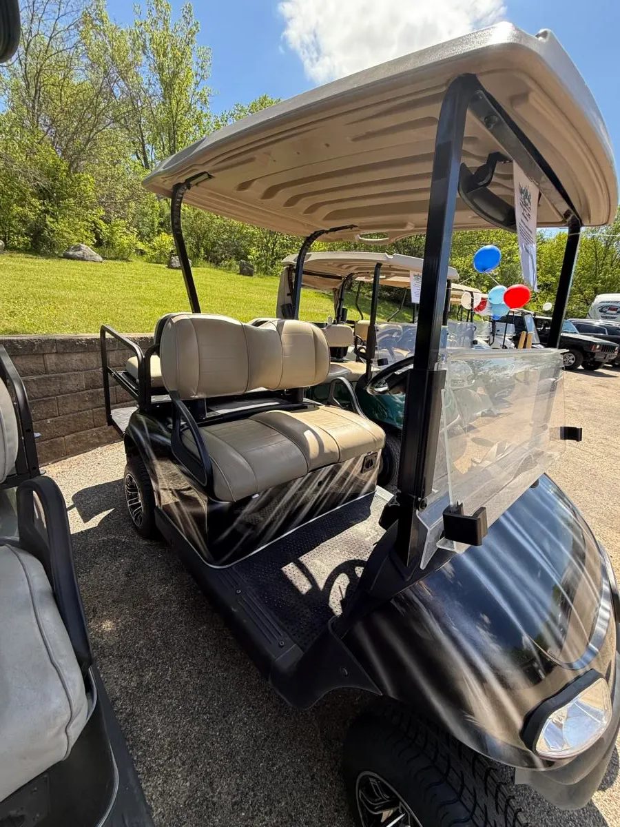 2021 E-Z-GO RXV photo 6