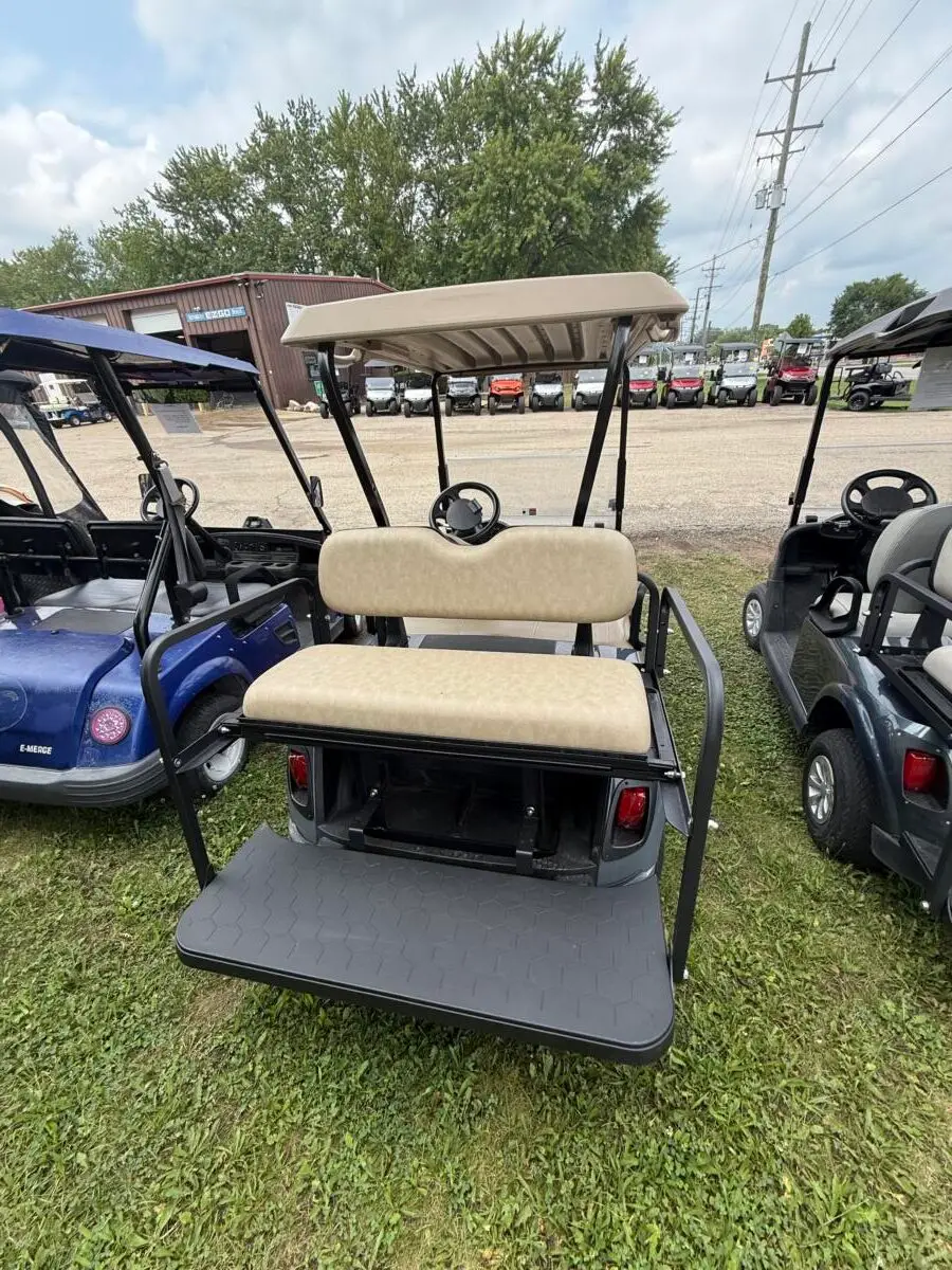 2021 E-Z-GO RXV photo 14