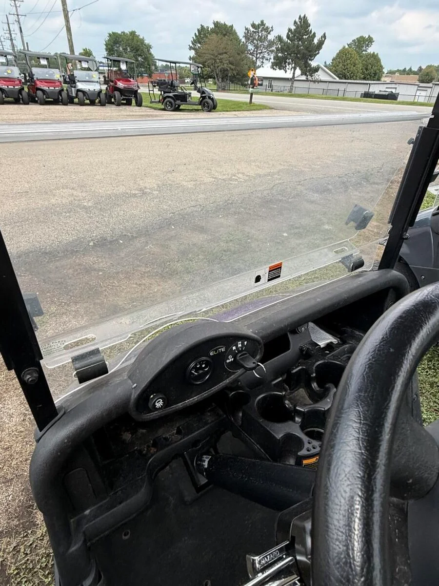 2021 E-Z-GO RXV photo 12