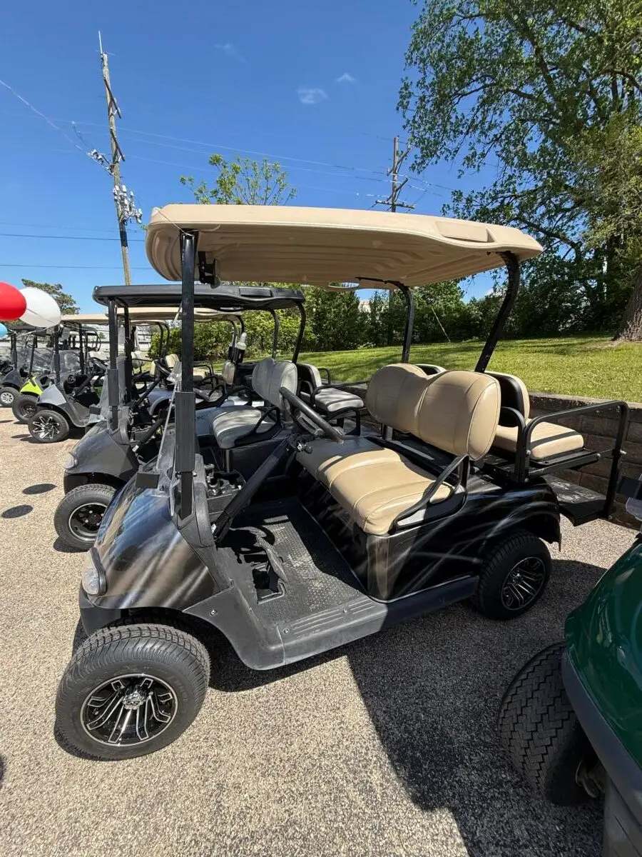 2021 E-Z-GO RXV photo 12
