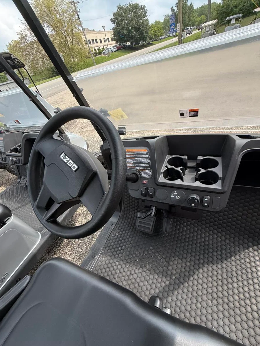 2026 E-Z-GO Valor 4 Passenger photo 5