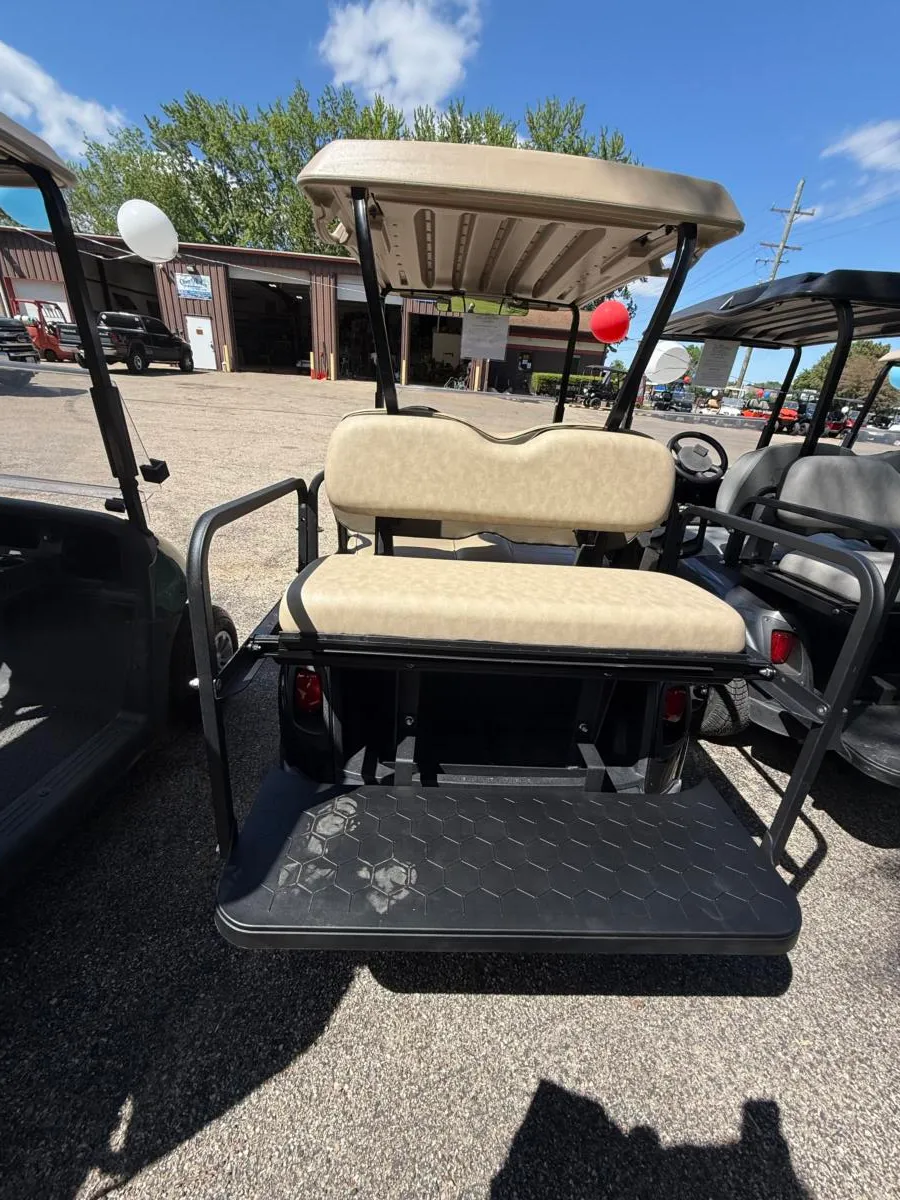 2021 E-Z-GO RXV photo 5